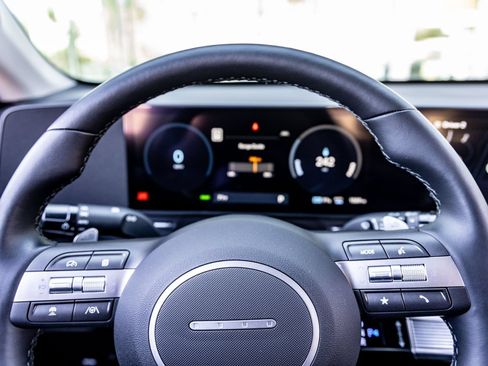 Used 2024 Hyundai Kona Limited FWD image 22