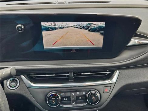 Used 2025 Buick Envista Preferred FWD image 23