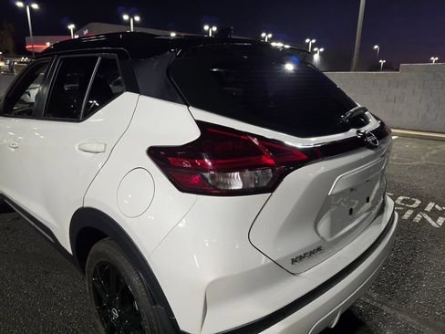 Used 2023 Nissan Kicks SR w/ SR Premium Package FWD image 7