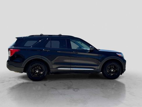 Used 2022 Ford Explorer XLT w/ Equipment Group 202A AWD/4WD image 7