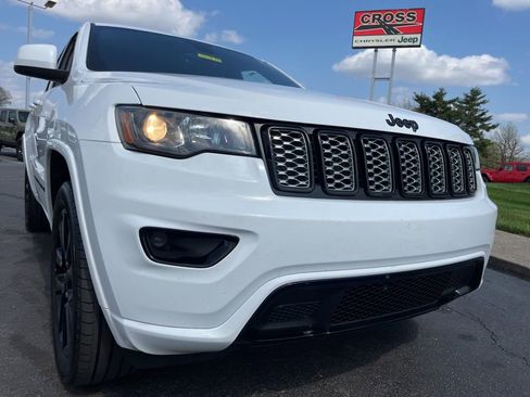 Used 2018 Jeep Grand Cherokee Altitude image 48