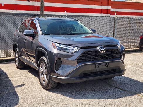 Used 2025 Toyota RAV4 XLE image 32