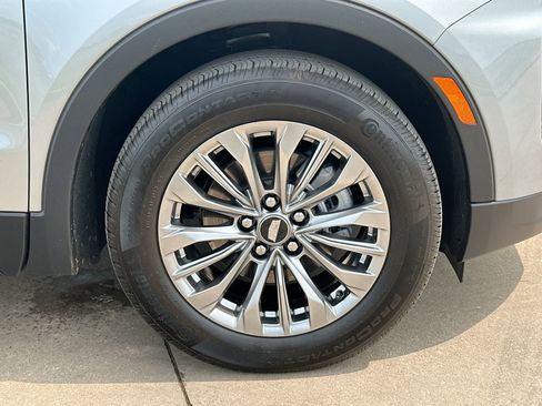 Used 2025 Cadillac XT4 Premium Luxury image 24