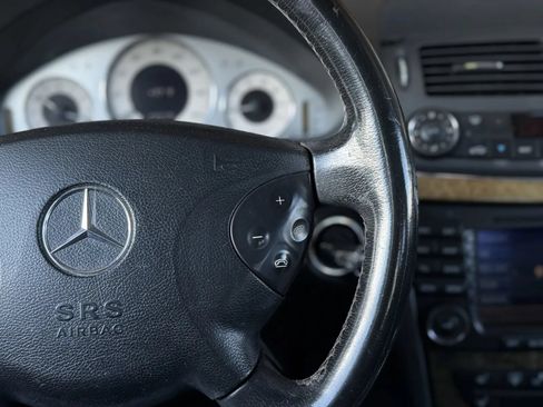 Used 2005 Mercedes-Benz E 500 Sedan image 23