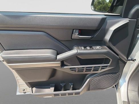 Used 2025 Toyota 4Runner SR5 AWD/4WD image 19