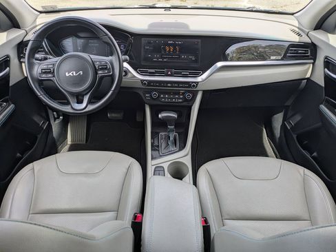 Used 2022 Kia Niro Touring Special Edition image 15