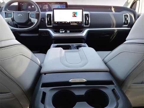 New 2025 Ford Expedition Max Platinum w/ Platinum Ultimate Package image 10