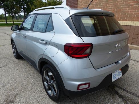 Used 2023 Hyundai Venue SEL w/ Cargo Package FWD image 7
