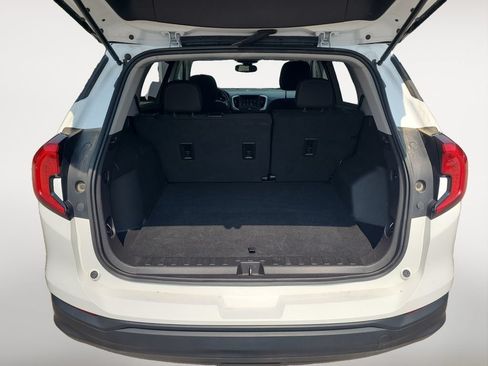 Used 2024 GMC Terrain SLE AWD/4WD image 17