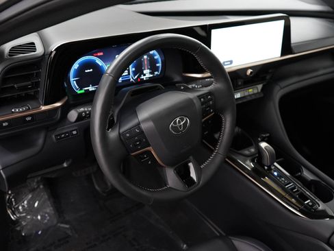 Used 2024 Toyota Crown Platinum AWD/4WD image 19