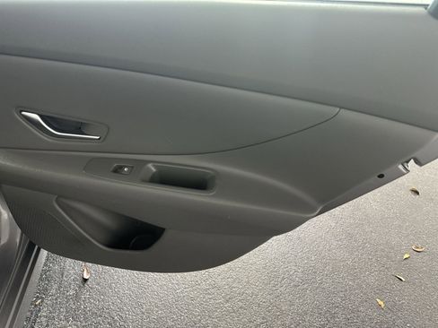Used 2025 Hyundai Elantra SEL FWD image 31