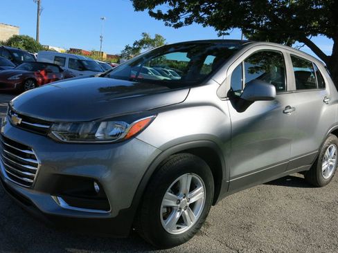 Used 2020 Chevrolet Trax LS image 2