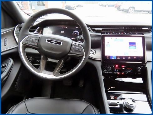 New 2025 Jeep Grand Cherokee Limited image 11