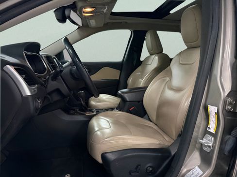 Used 2016 Jeep Cherokee Limited image 15