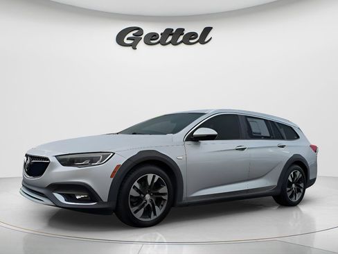 Used 2018 Buick Regal Preferred w/ Sights and Sounds Package image 1