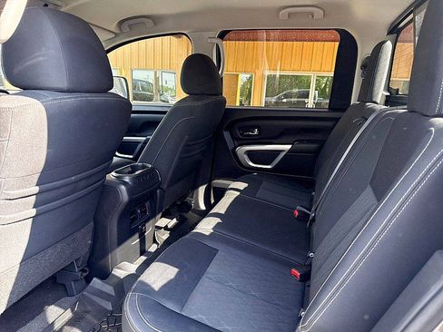 Used 2018 Nissan Titan SV w/ SV Convenience Package AWD/4WD image 12