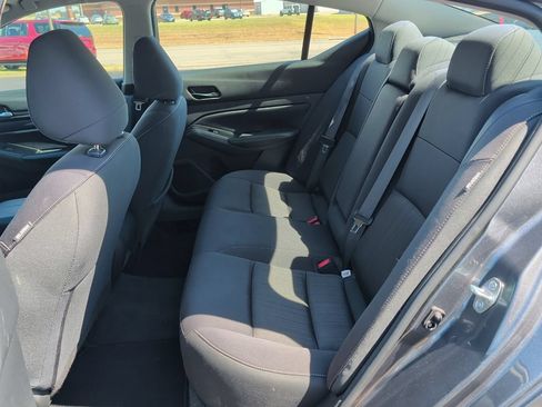 Used 2024 Nissan Altima 2.5 SV FWD image 10