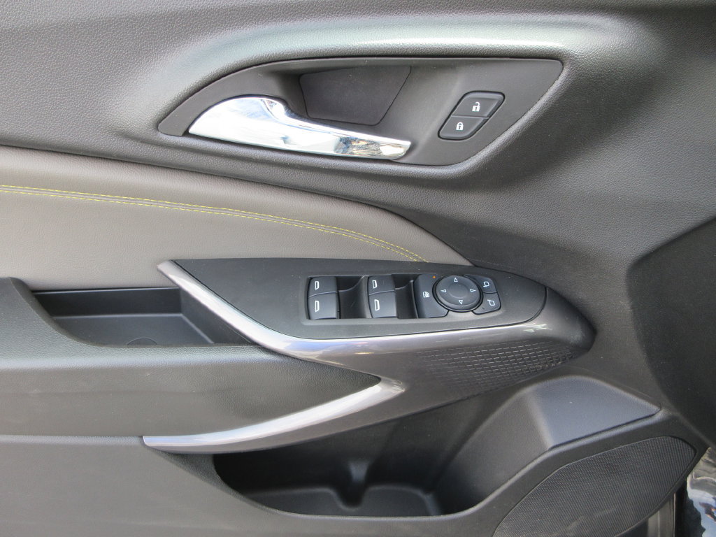 Used 2025 Chevrolet Trax ACTIV w/ Driver Confidence Package FWD image 23