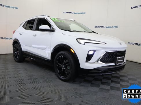 Used 2024 Buick Encore GX Sport Touring image 3