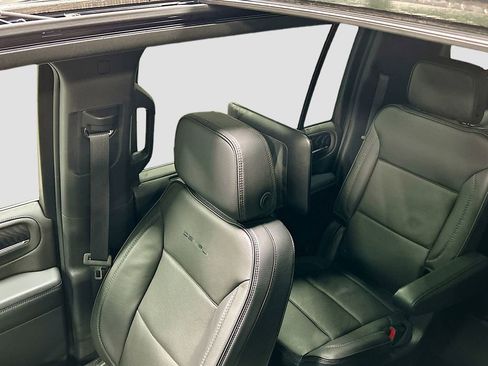 Used 2024 GMC Yukon XL Denali w/ Advanced Technology Package image 23