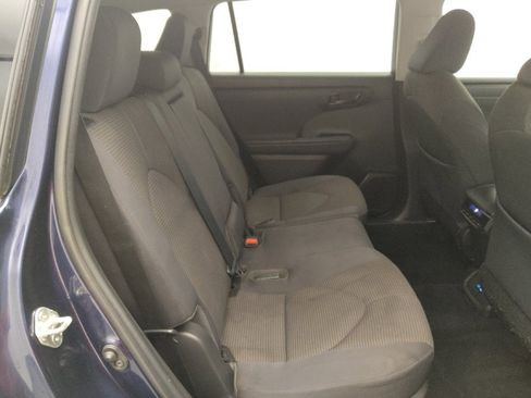 Used 2022 Toyota Highlander L image 19
