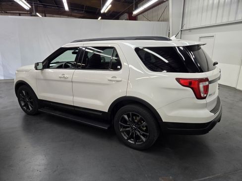 Used 2018 Ford Explorer XLT w/ Equipment Group 202A AWD/4WD image 3