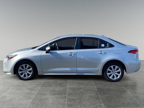 Used 2025 Toyota Corolla LE FWD image 2