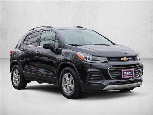 Used 2019 Chevrolet Trax LT w/ LT Convenience Package image 3