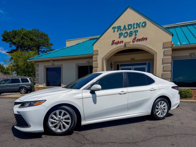 Used 2023 Toyota Camry LE FWD image 3