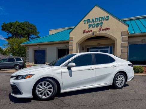 Used 2023 Toyota Camry LE FWD image 3