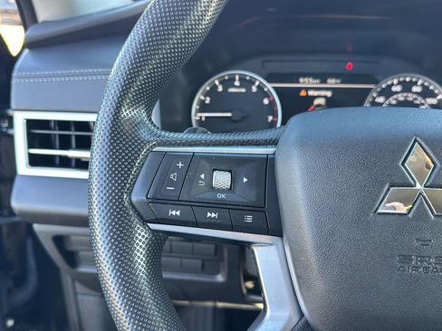 Used 2024 Mitsubishi Outlander ES image 18