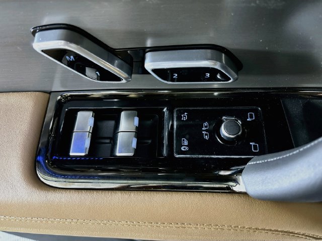 New 2027 Land Rover Range Rover Sport SE AWD/4WD image 18