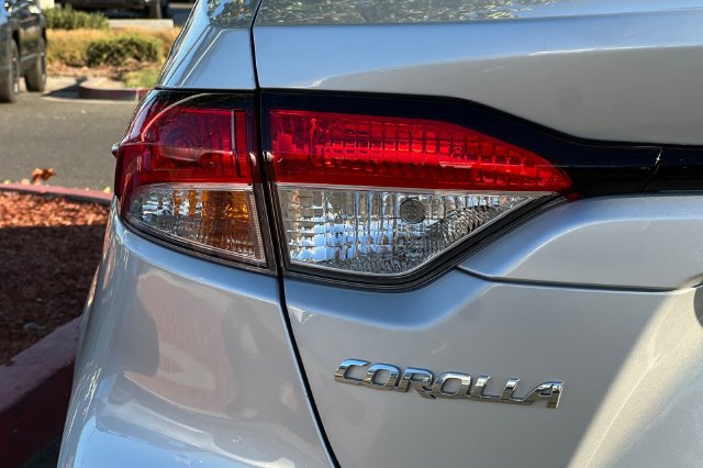 Used 2023 Toyota Corolla LE FWD image 31