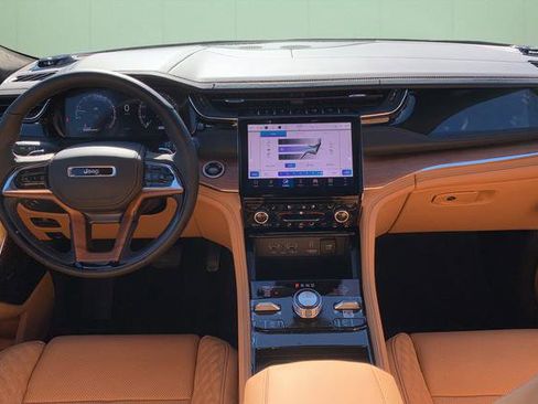 New 2025 Jeep Grand Cherokee Summit image 24