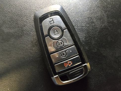 Used 2024 Ford Edge Titanium image 32