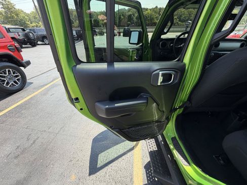 Used 2019 Jeep Wrangler Unlimited Sport S AWD/4WD image 25