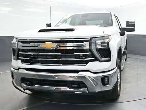 Used 2024 Chevrolet Silverado 2500 LTZ image 2