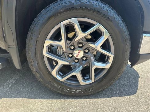 Used 2022 GMC Sierra 1500 SLT AWD/4WD image 11