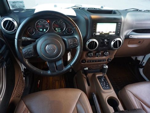 Used 2016 Jeep Wrangler Unlimited Rubicon w/ Connectivity Group AWD/4WD image 5