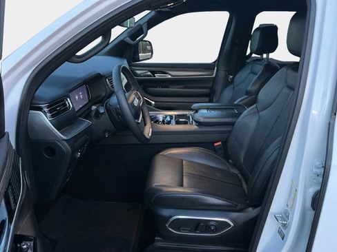 Used 2024 Jeep Wagoneer Series II AWD/4WD image 11