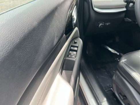 Used 2025 Jeep Compass Limited image 18