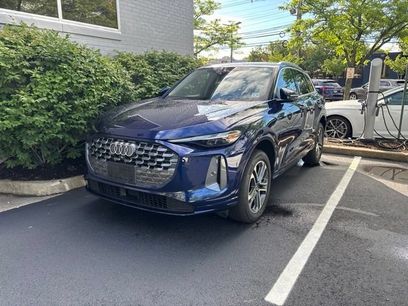 Used 2025 Audi Q5 Premium w/ Convenience Package