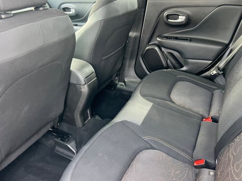 Used 2023 Jeep Renegade Latitude image 9