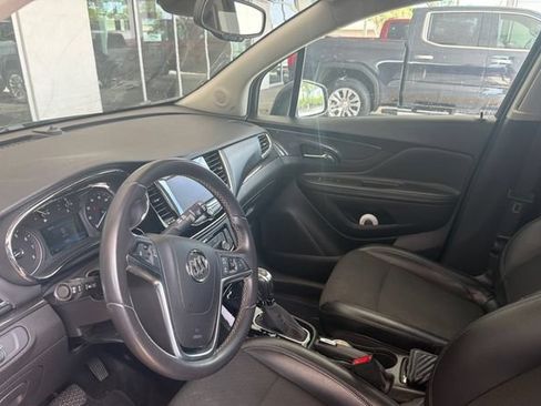 Used 2022 Buick Encore Preferred w/ Safety Package FWD image 5