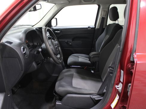 Used 2017 Jeep Patriot Sport image 3