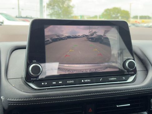 Used 2022 Nissan Rogue SV FWD image 18
