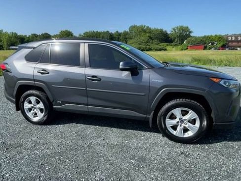 Used 2021 Toyota RAV4 XLE w/ Convenience Package AWD/4WD image 9