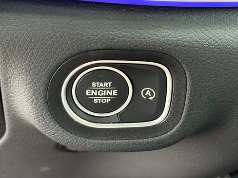 Used 2025 Mercedes-Benz GLE 450 4MATIC w/ Winter Package image 30