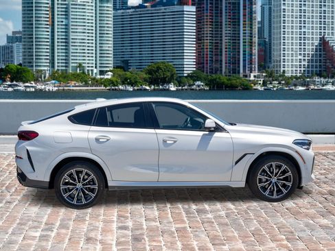 Used 2022 BMW X6 xDrive40i w/ M Sport Package AWD/4WD image 4