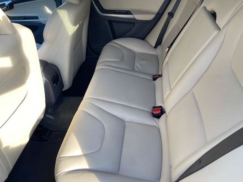 Used 2015 Volvo V60 T5 Cross Country image 36